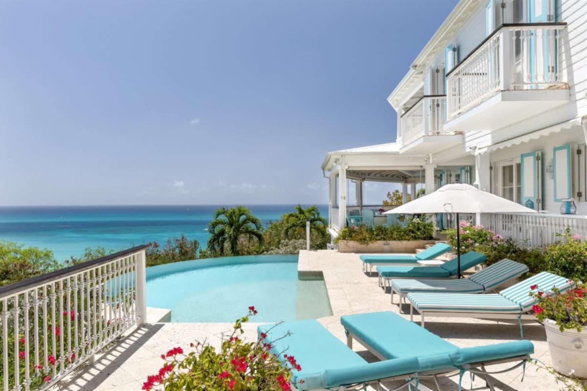 Luxury 3 BR with breathtaking views of Marigot Bay — image 1